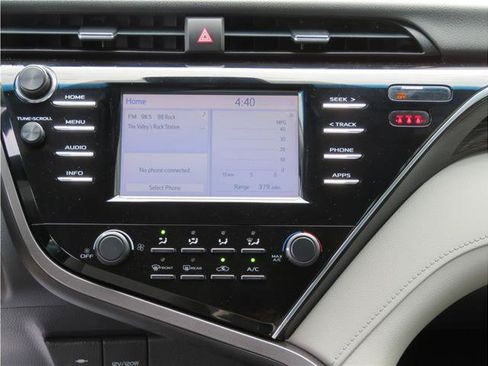 Used 2018 Toyota Camry LE FWD image 6