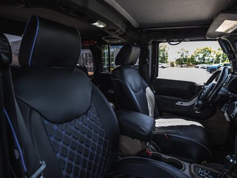 Used 2014 Jeep Wrangler Unlimited Rubicon w/ Max Tow Package AWD/4WD image 35