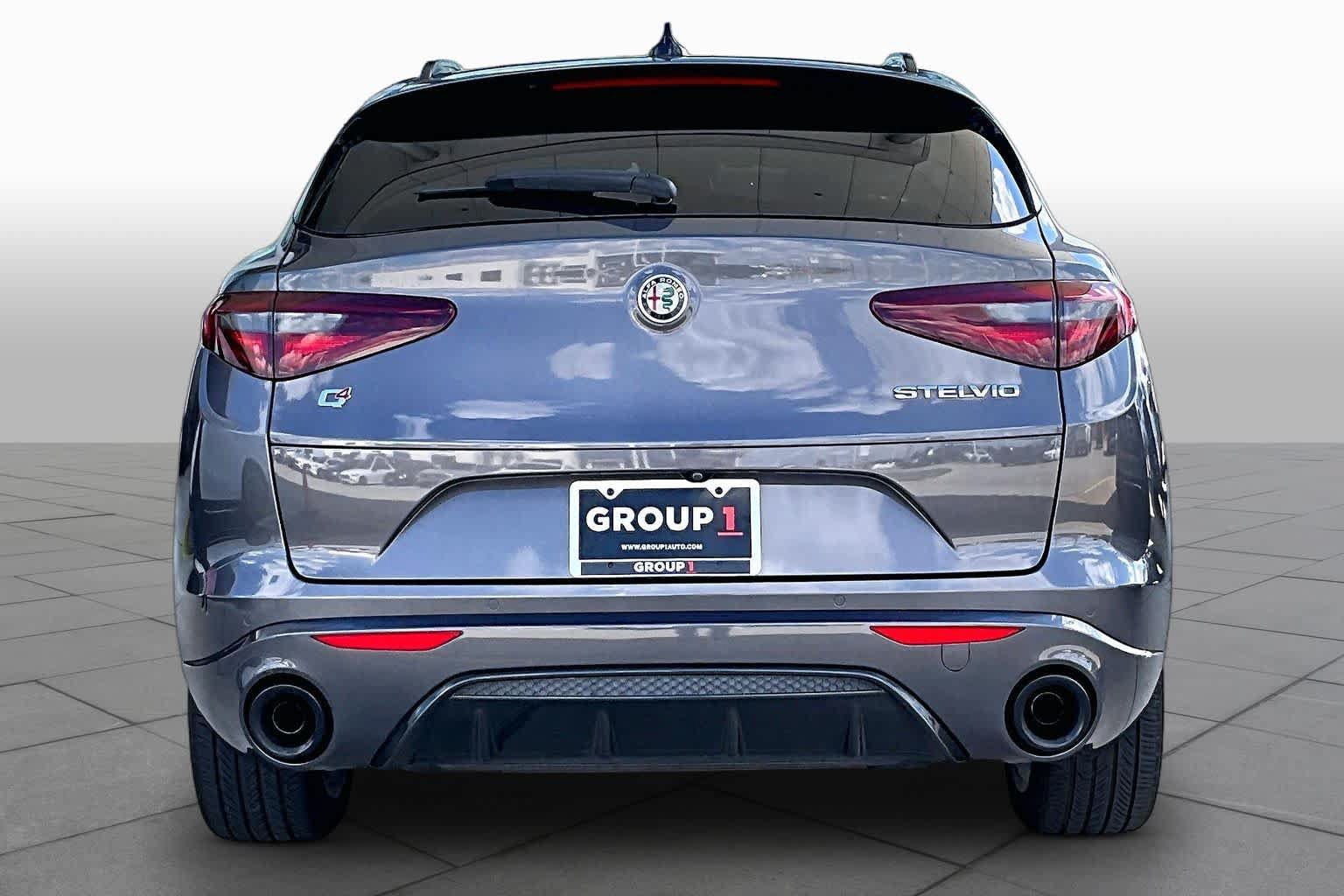 Used 2023 Alfa Romeo Stelvio Veloce AWD/4WD image 5