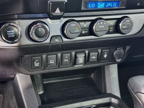 Used 2022 Toyota Tacoma TRD Sport w/ Technology Package AWD/4WD image 22