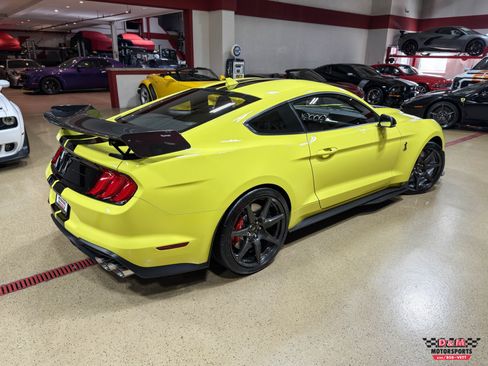 Used 2021 Ford Mustang Shelby GT500 w/ Carbon Fiber Track Pack RWD image 46