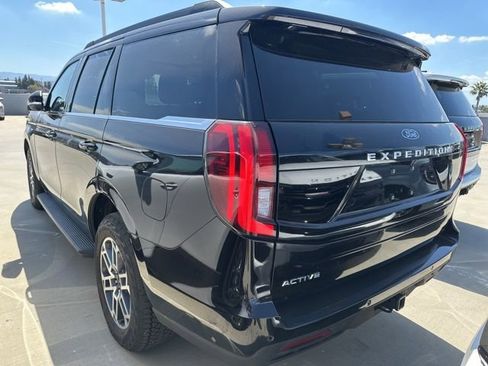Used 2025 Ford Expedition Active AWD/4WD image 2