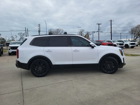 Used 2022 Kia Telluride SX w/ SX Prestige Package image 4