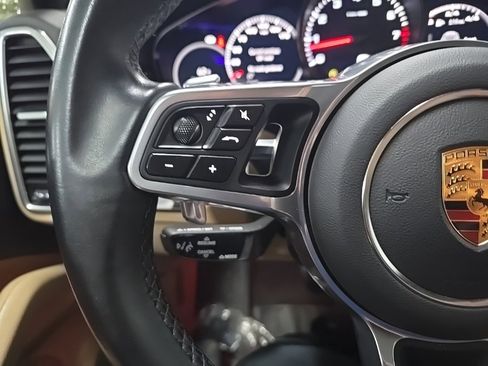 Used 2022 Porsche Cayenne image 20