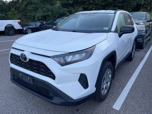 Used 2021 Toyota RAV4 LE AWD/4WD image 2