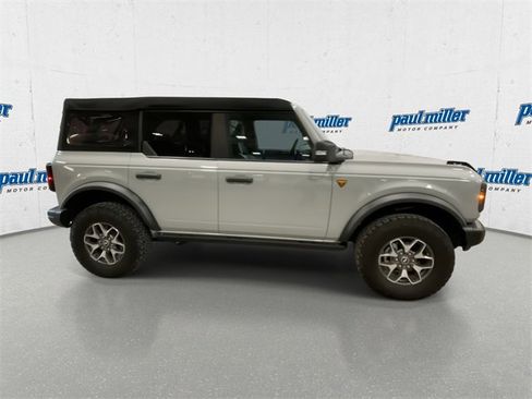 Used 2023 Ford Bronco Badlands image 13