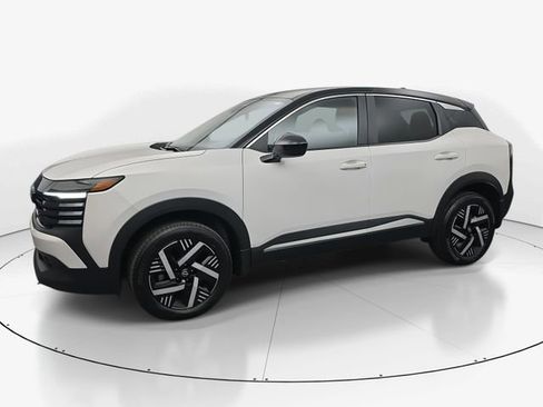 Used 2025 Nissan Kicks SV image 5