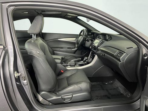 Used 2017 Honda Accord EX-L image 12