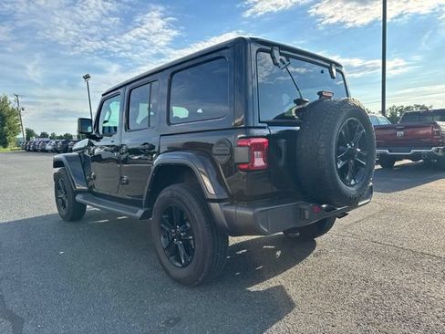Used 2022 Jeep Wrangler Unlimited Sahara AWD/4WD image 14
