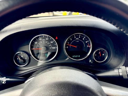 Used 2013 Jeep Wrangler Unlimited Sahara image 17