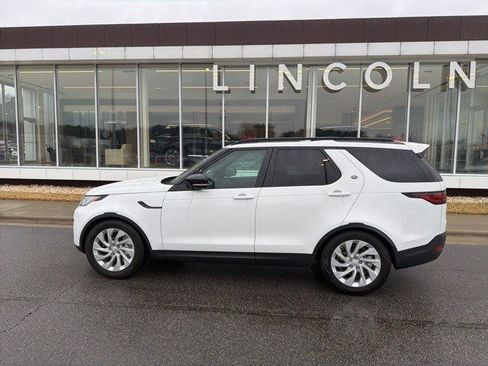 Used 2025 Land Rover Discovery S image 5