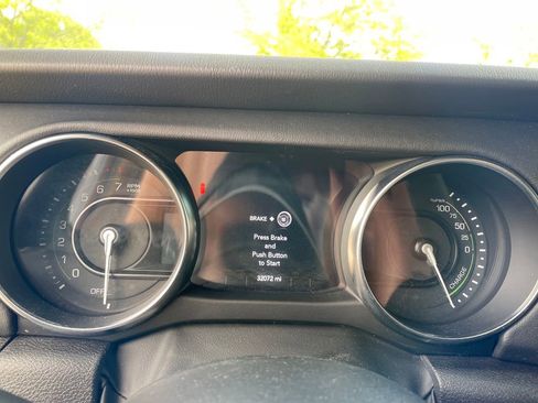 Used 2023 Jeep Wrangler Unlimited Sahara w/ Cold Weather Group AWD/4WD image 19