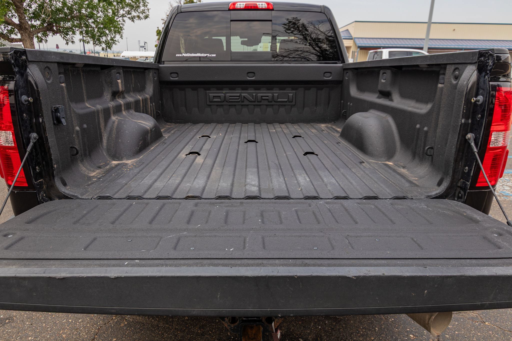 Used 2017 GMC Sierra 2500 Denali w/ Duramax Plus Package AWD/4WD image 10