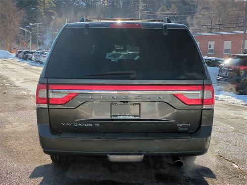Used 2015 Lincoln Navigator L 4WD image 5