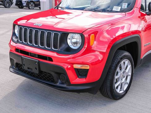 Used 2023 Jeep Renegade Latitude AWD/4WD image 9