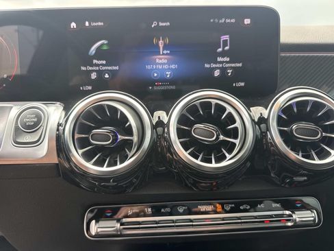 Used 2022 Mercedes-Benz GLB 250 image 25