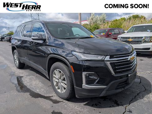 Used 2023 Chevrolet Traverse LT w/ Rear Camera Mirror Package AWD/4WD image 1