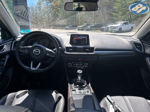 Used 2018 MAZDA MAZDA3 Touring FWD image 11