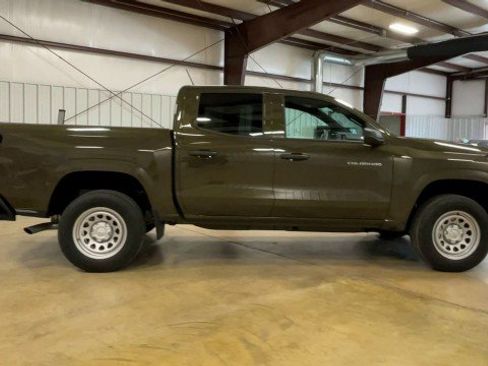 Used 2024 Chevrolet Colorado W/T image 9