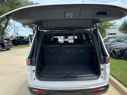 Used 2024 Jeep Wagoneer Series II w/ Flexible Seating Group RWD image 10