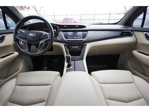 Used 2019 Cadillac XT5 FWD image 10