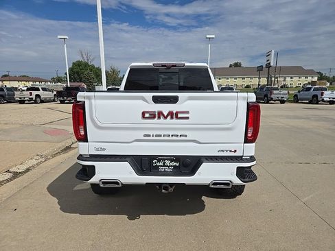 Used 2021 GMC Sierra 1500 AT4 w/ AT4 Premium Package AWD/4WD image 8