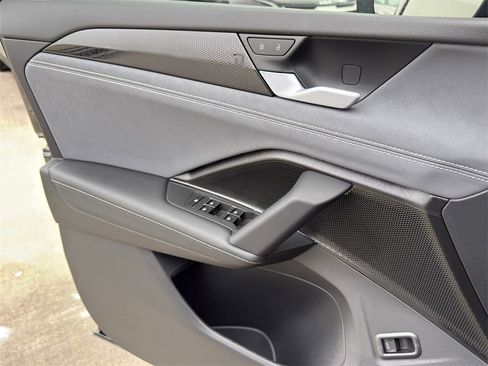 New 2026 Volkswagen Tiguan SE R-Line image 18