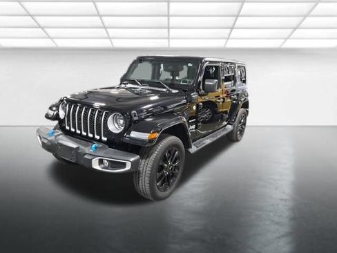 Used 2023 Jeep Wrangler Unlimited Sahara w/ Cold Weather Group AWD/4WD image 9