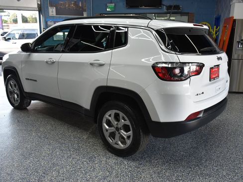 Used 2025 Jeep Compass Latitude w/ Sun & Sound Group AWD/4WD image 8