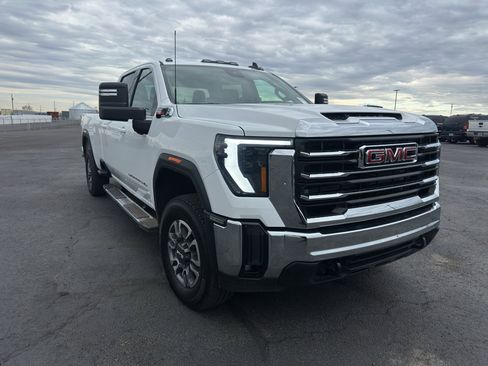 Used 2025 GMC Sierra 3500 SLE image 1