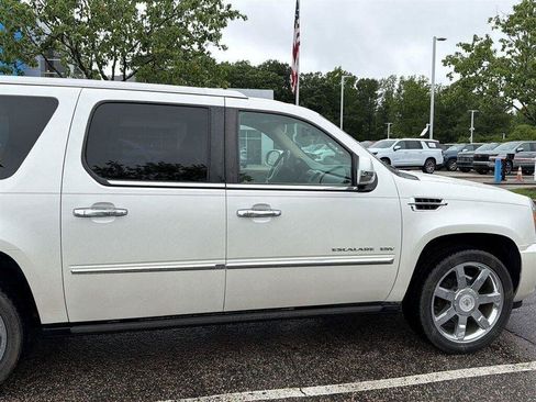 Used 2010 Cadillac Escalade ESV Premium RWD image 23