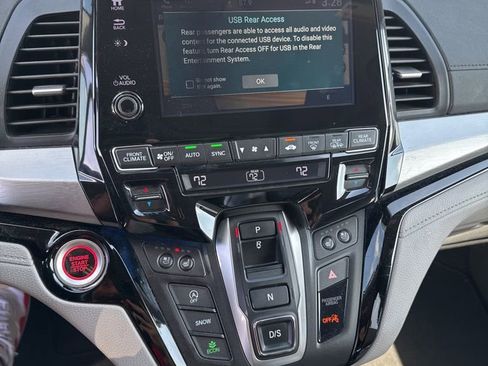 Used 2018 Honda Odyssey Elite image 2