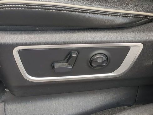 Used 2019 RAM 1500 Laramie AWD/4WD image 22