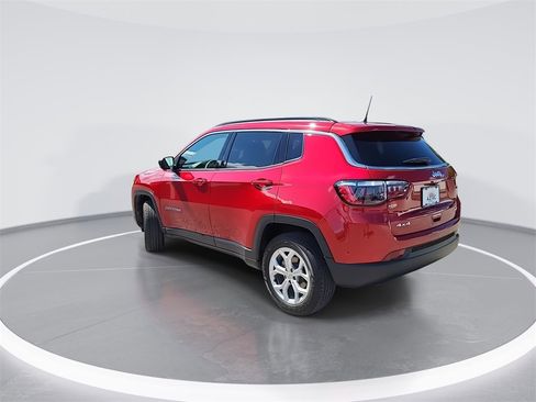 Used 2024 Jeep Compass Latitude image 6