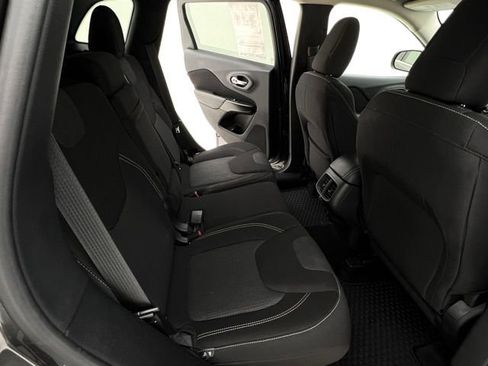 Used 2015 Jeep Cherokee Latitude w/ Cold Weather Group AWD/4WD image 14
