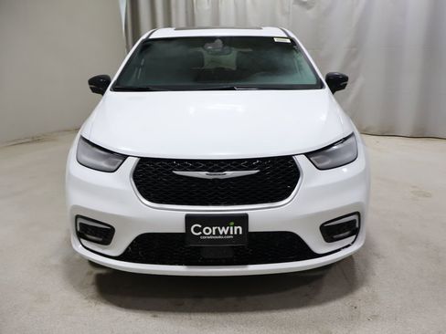 New 2026 Chrysler Pacifica Limited image 2