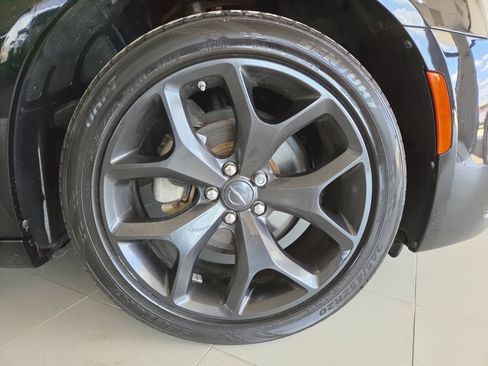 Used 2022 Chrysler 300 Touring w/ Sport Appearance Package RWD image 9