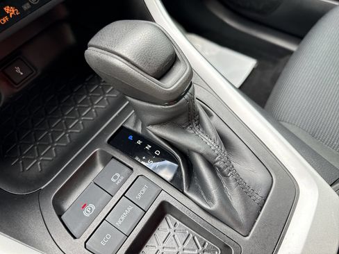 Certified 2022 Toyota RAV4 LE FWD image 21