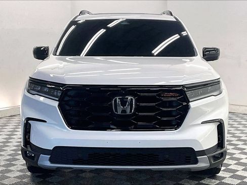 Used 2025 Honda Pilot TrailSport image 2