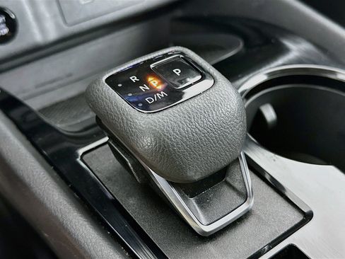 Used 2025 Nissan Rogue SV AWD/4WD image 24