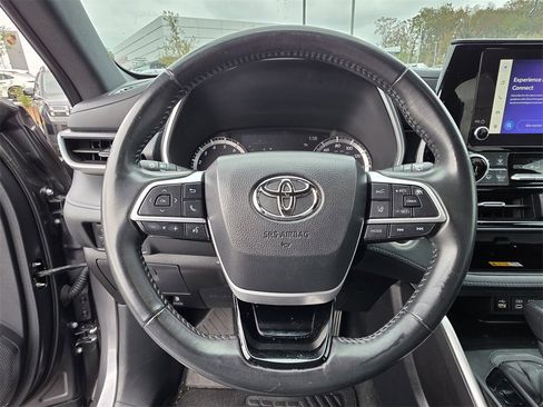 Used 2024 Toyota Highlander XSE image 22