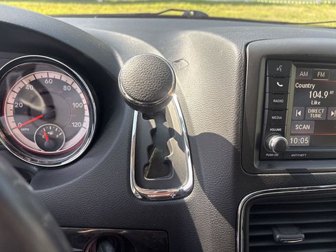 Used 2018 Dodge Grand Caravan SE FWD image 22