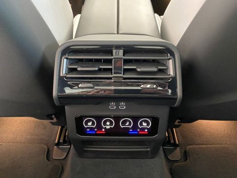 Used 2026 BMW M5 w/ Executive Package image 30