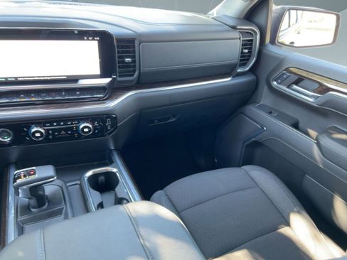 Used 2024 GMC Sierra 1500 Elevation image 29