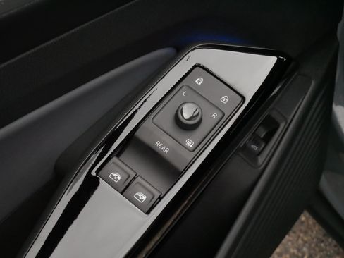 Certified 2023 Volkswagen ID.4 Pro S AWD/4WD image 19