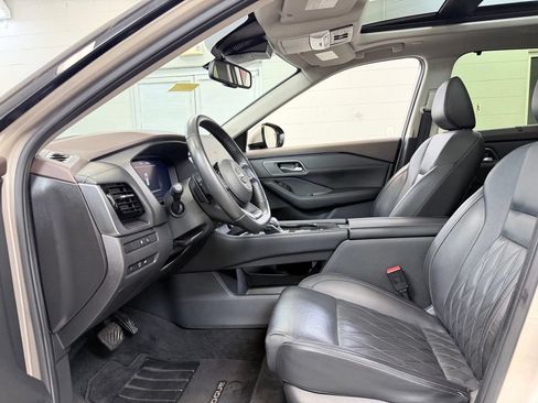 Used 2023 Nissan Rogue Platinum w/ Platinum Premium Package FWD image 14