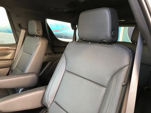 Used 2022 Chevrolet Tahoe Z71 w/ Z71 Off-Road Package image 13