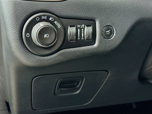 Used 2016 Jeep Cherokee Latitude w/ Comfort/Convenience Group AWD/4WD image 12
