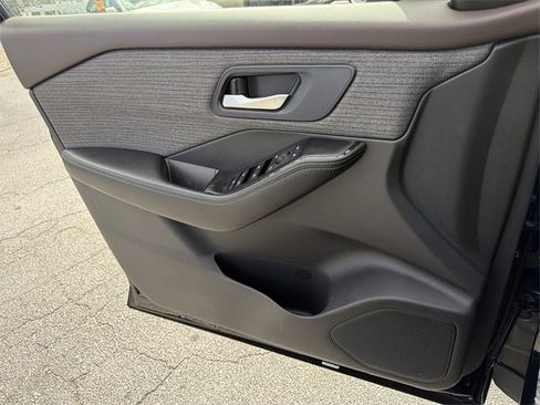 Certified 2023 Nissan Rogue SV image 15