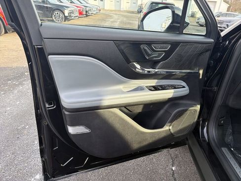 Certified 2022 Lincoln Corsair AWD w/ Equipment Group 101A image 10